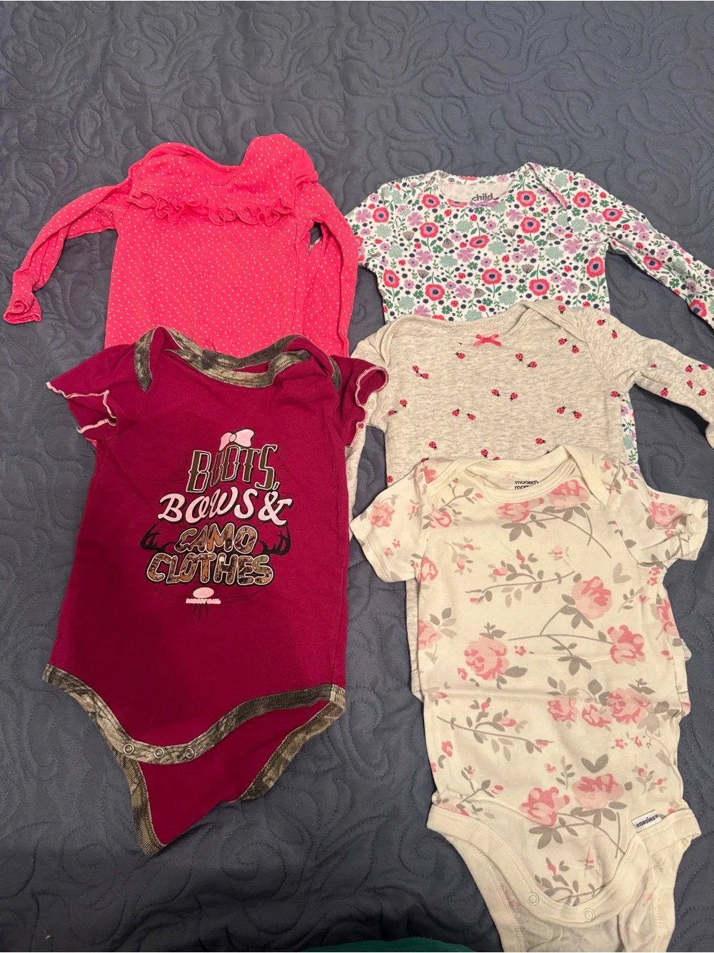 BUNDLE OF LITTLE GIRLS 12 MTHS ITEMS MOST ARE NEW OR NEVER WORN